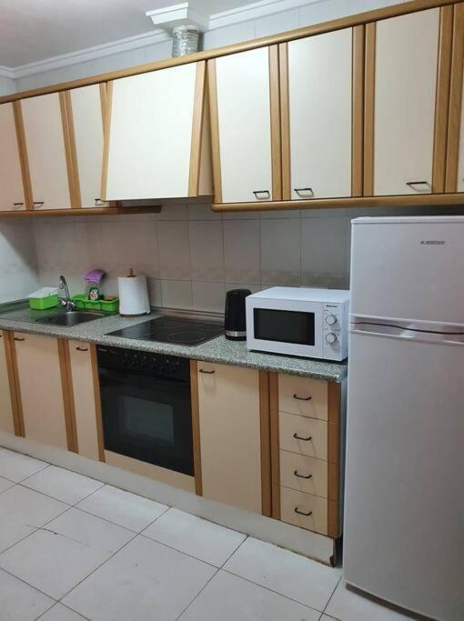 Spanish Style Apartment Near The Beach تورّيفيِخا المظهر الخارجي الصورة
